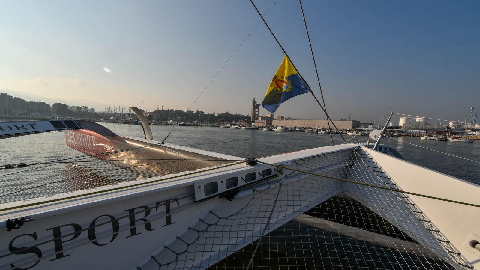 Las fotos del maxitrimaran y la presentación del puerto seco de Antequera