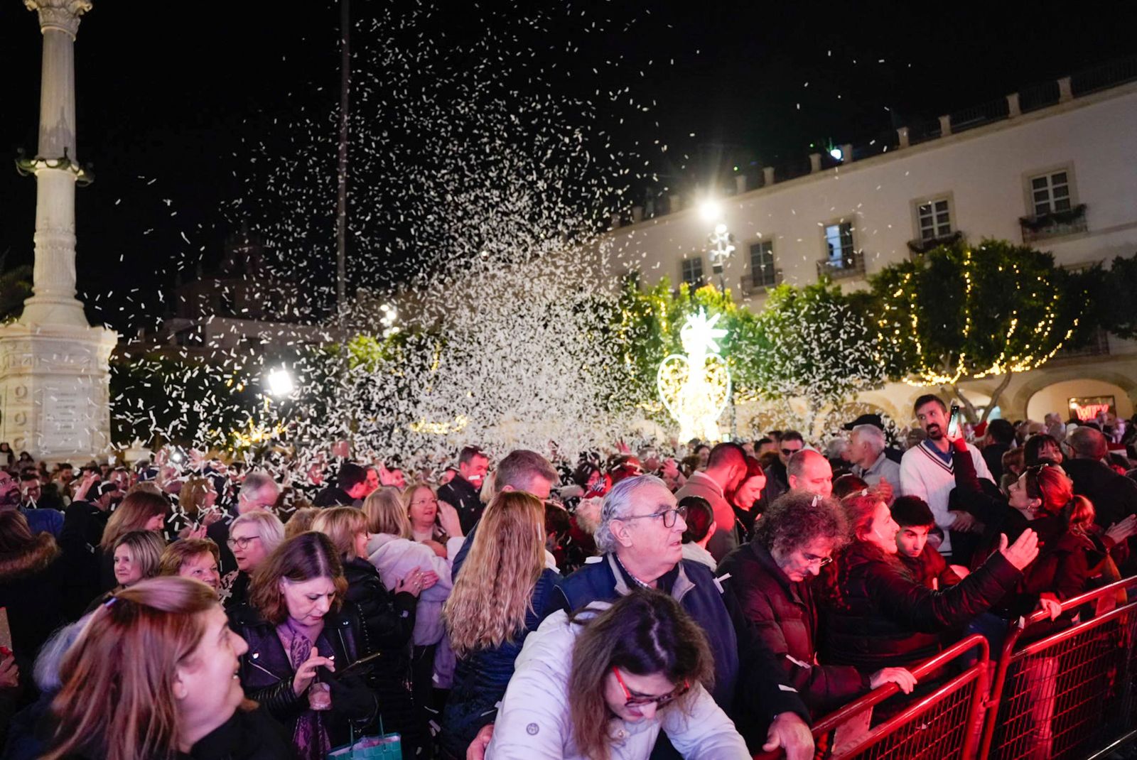 Almería despide con los 12 tomates cherry de la suerte el año 2025