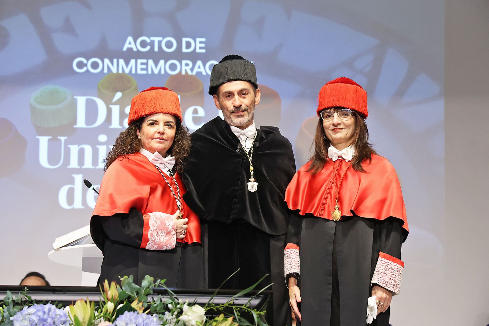 Fotografías de la investidura de los nuevos doctores y doctoras en el acto del 3 de marzo de la universidad de Huelva