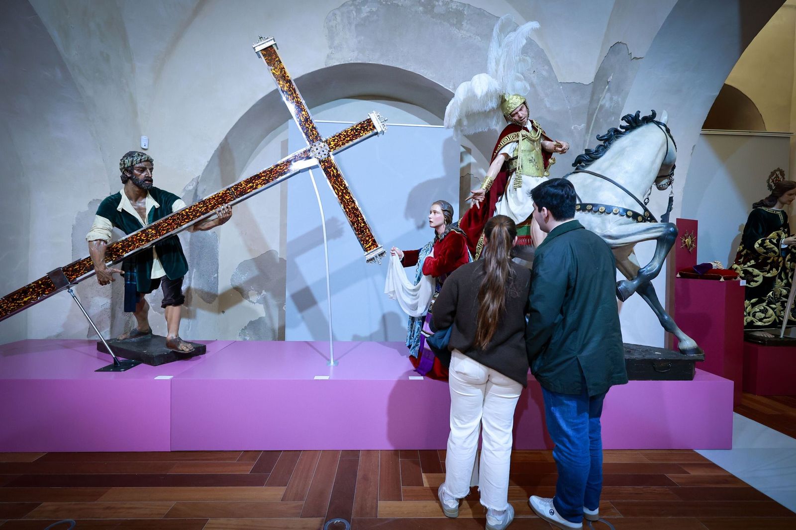 Inaugurada en San Fernando la exposición cofrade Passio Domini: las imágenes