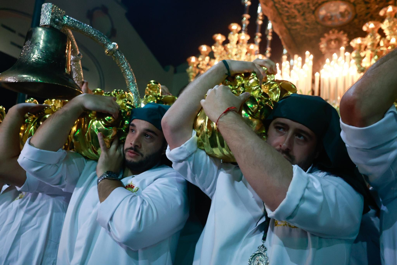 La Esperanza en la noche del Jueves Santo de Málaga, en imágenes