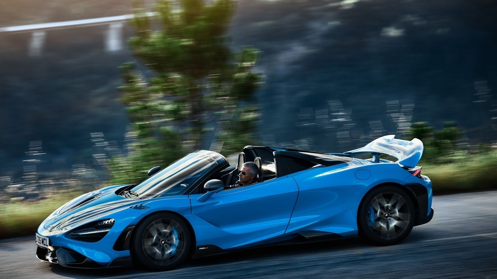 McLaren fue de las pocas marcas que no llevó a sus coches a California, pero el 765LT Spider bien merecía haber estado junto a tanto supercoche.