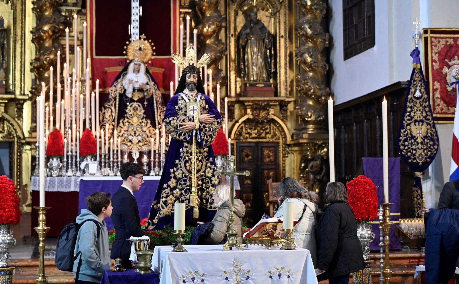 El besapiés del Señor de Córdoba, en imágenes