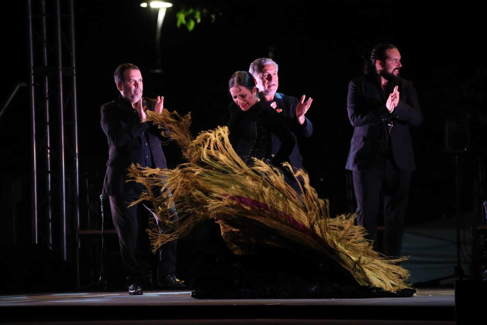 Eva Yerbabuena, durante su actuación en el parque.