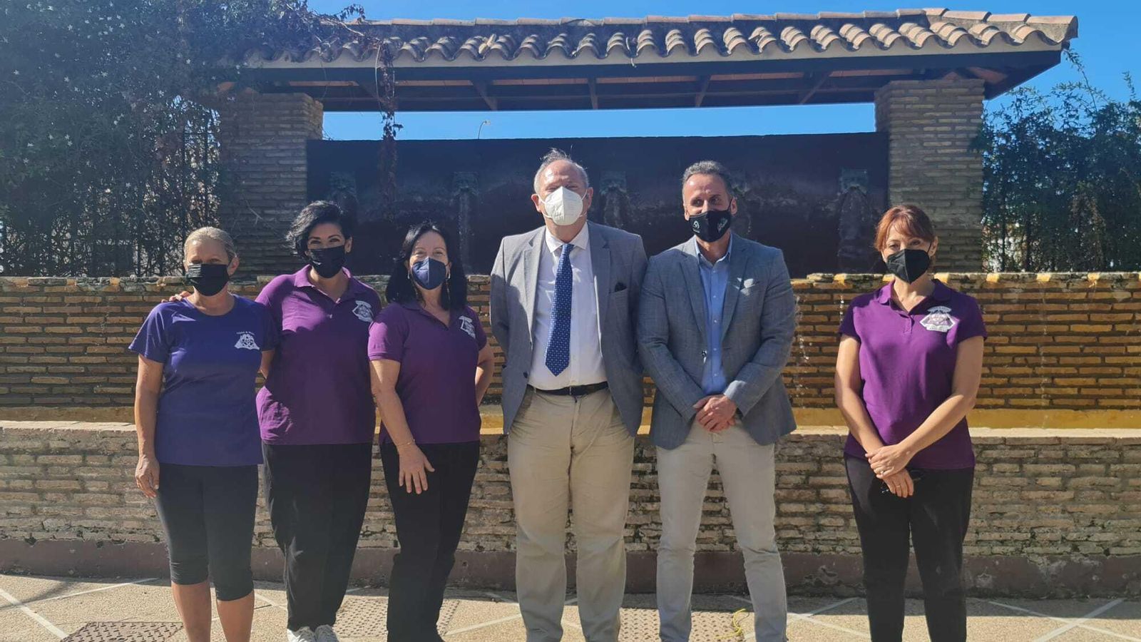 Los concejales de Deportes con representantes de Avatar, en el Parque de las Huertas.