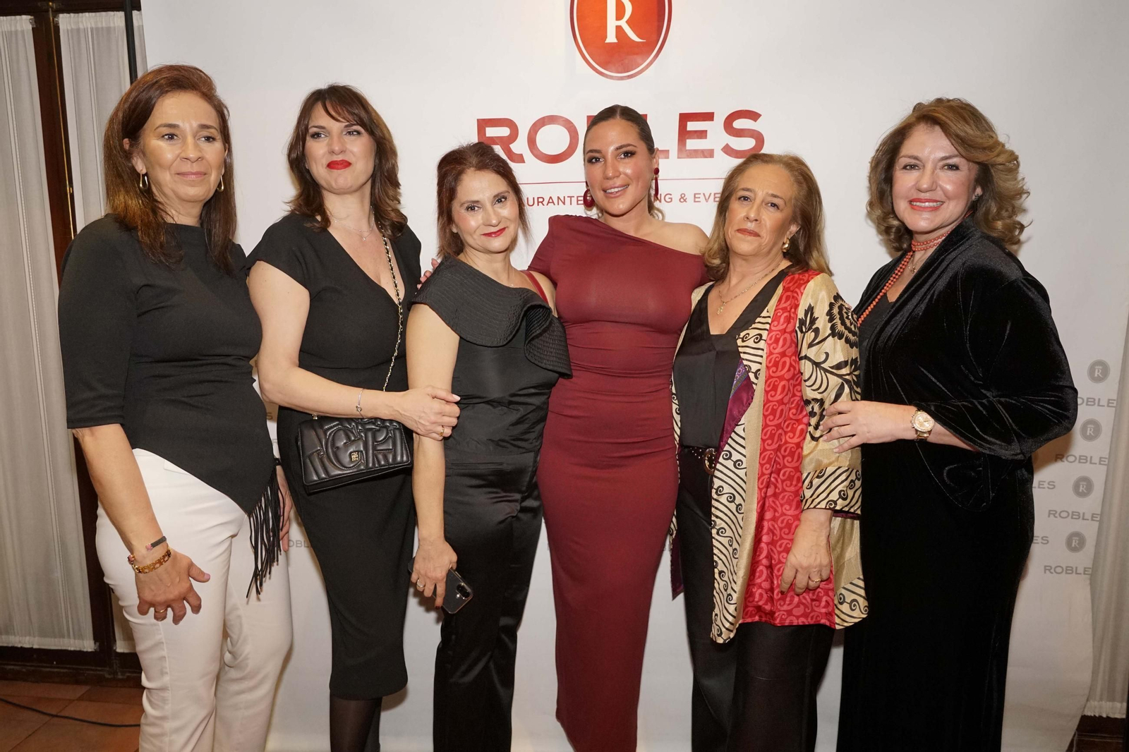 Las imágenes de la entrega de la Cántara de Honor a Laura Gallego en Casa Robles