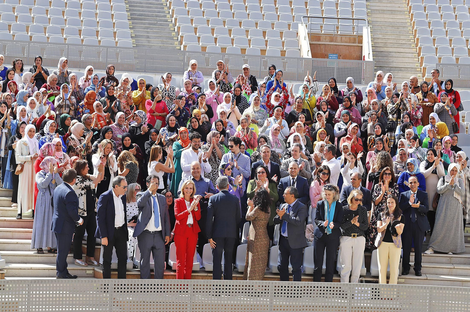 Imágenes de la entrega de los diplomas a las mujeres que han participado en el programa Wafira. Imágenes de la entrega de los diplomas a las mujeres que han participado en el programa Wafira.