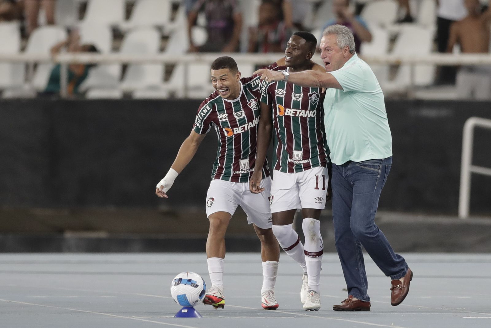 Luiz Henrique junto al entrenador de Fluminense, Abel Braga.
