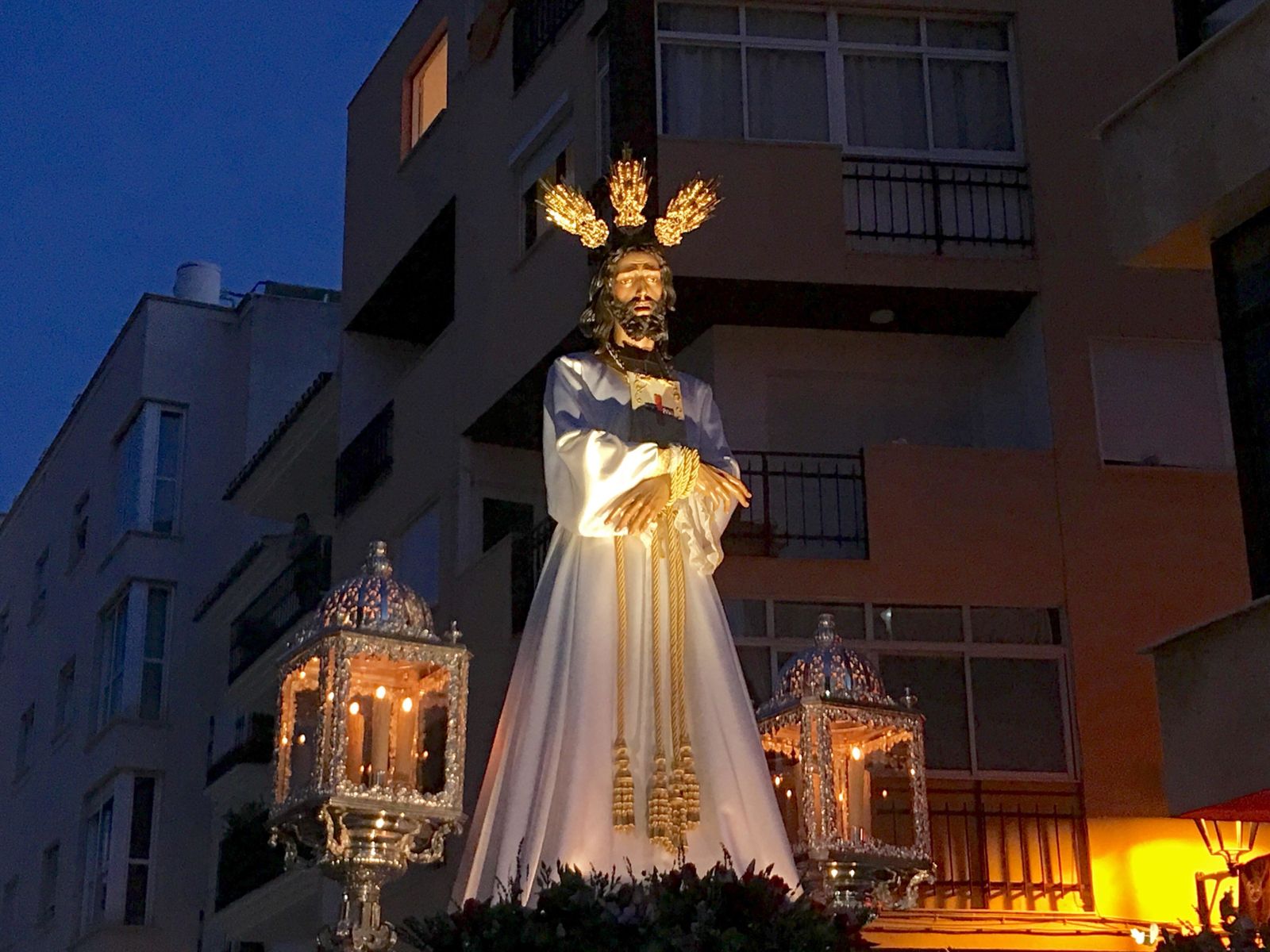 El Cautivo a su paso por las calles de Estepona.