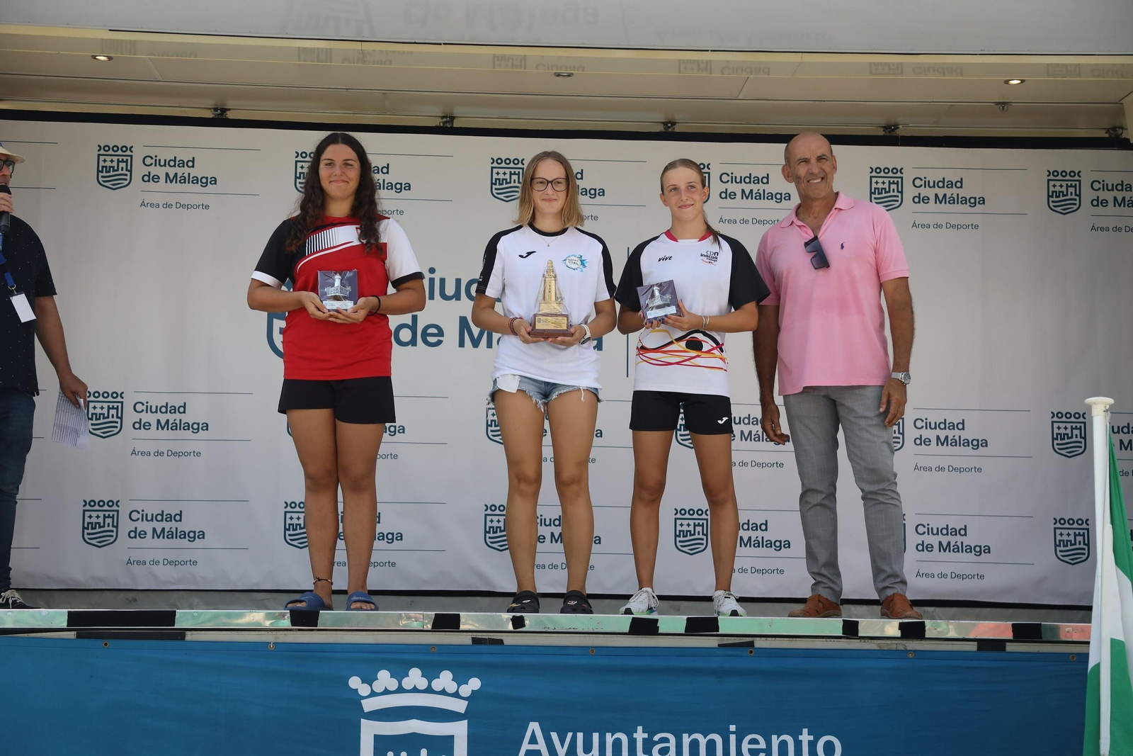 La Travesía a Nado del puerto de Málaga, en fotos
