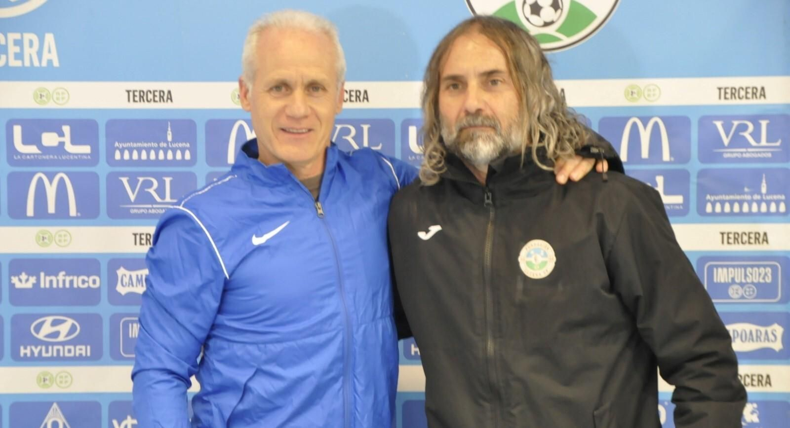 Rafael Carrillo 'Falete, junto al director deportivo Juani Cantero, en su puesta de largo en el Ciudad de Lucena.