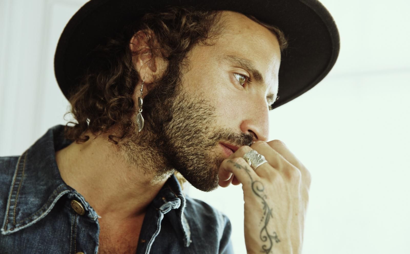 Leiva llega a Roquetas con su gira 'Cuando te muerdes el labio tour’.