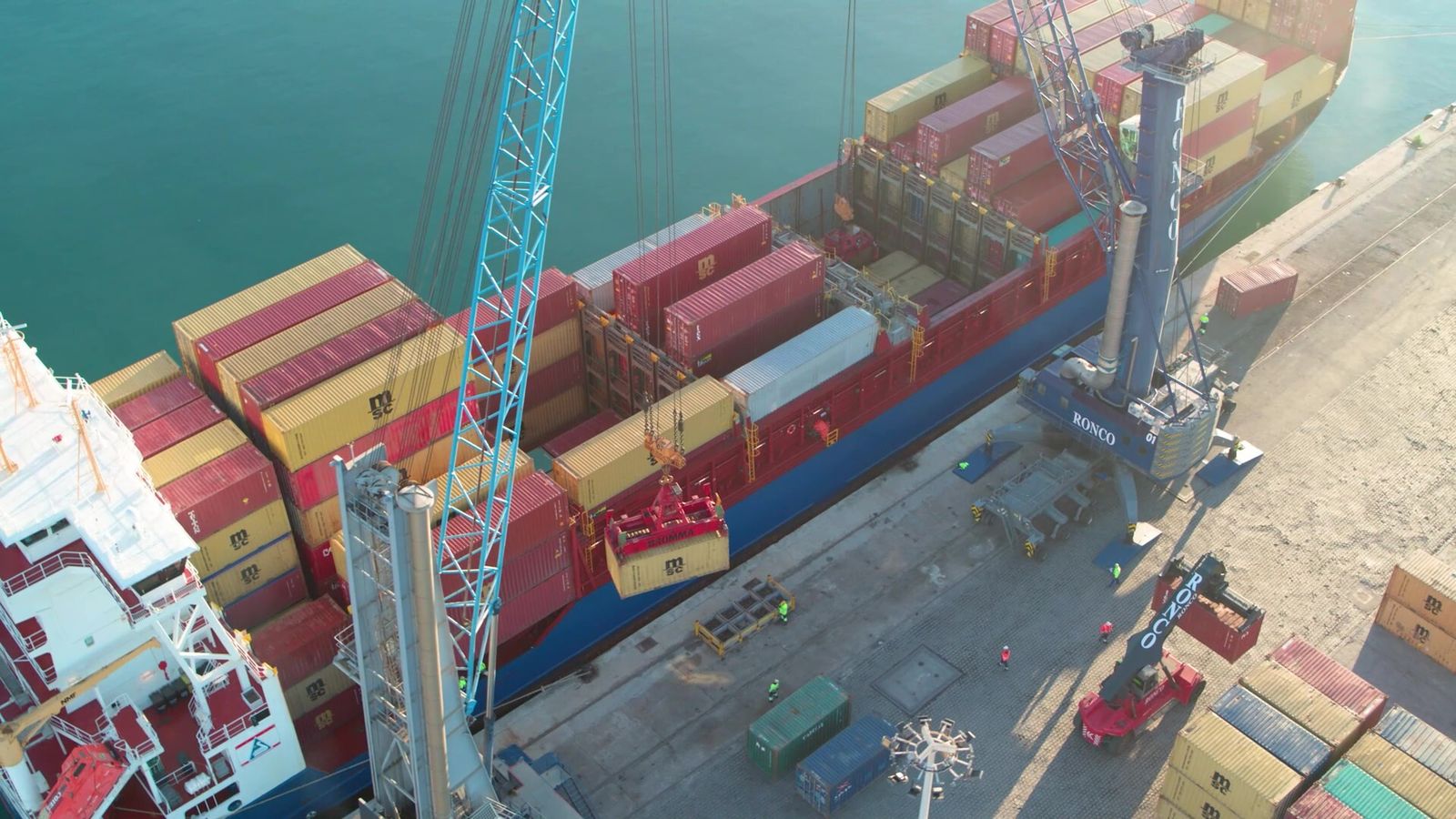 Contenedores a vista de dron.