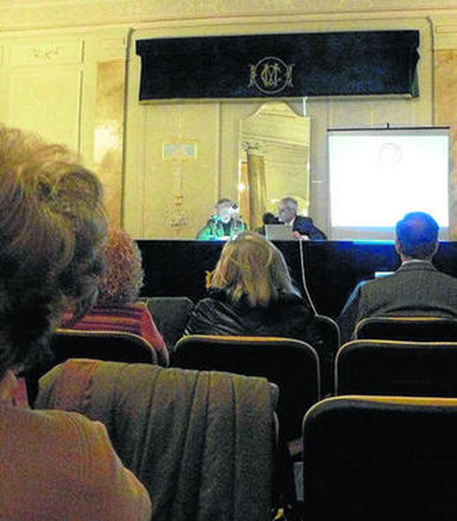 Los dos alumnos encargados de impartir la conferencia.