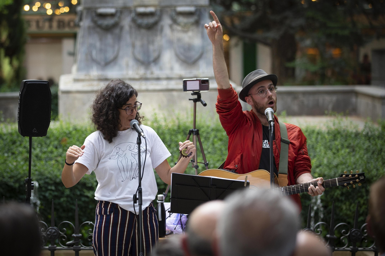 Las mejores fotos de la Noche en Blanco de Granada: del concierto de Xoel López a partidos de baloncesto