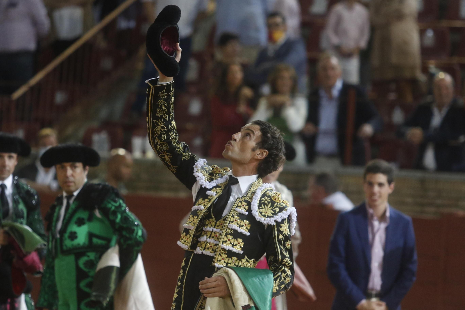 La corrida por el 30 aniversario de la alternativa de Finito de Córdoba, en imágenes