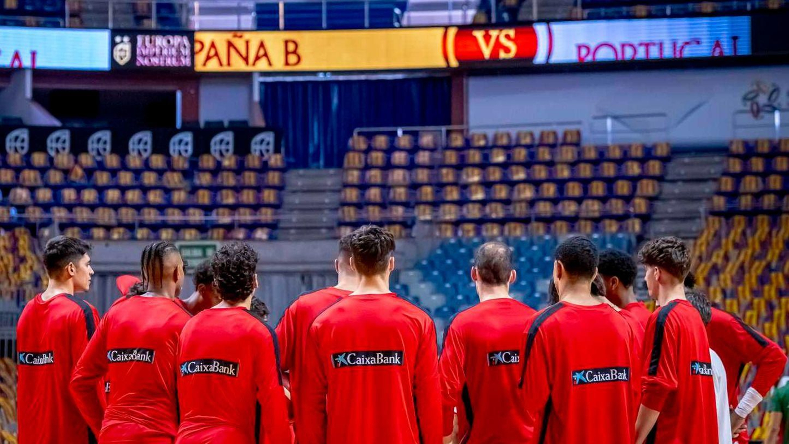 España B calienta en el Carpena