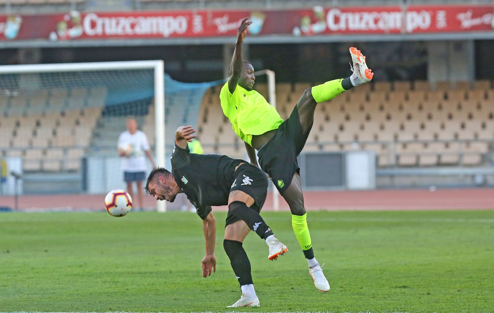 Las imágenes del Betis-Lille en Jerez