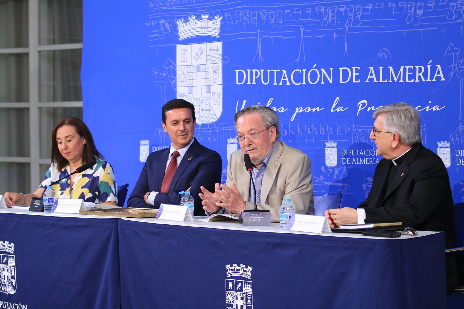 Presentación del libro del centenario del Santo Entierro