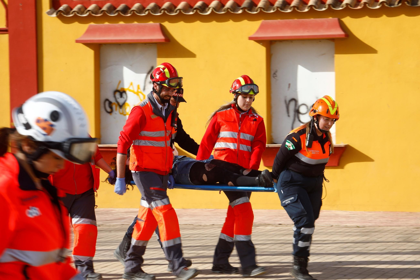 El simulacro de actuación ante una explosión en la Feria de Córdoba, en imágenes