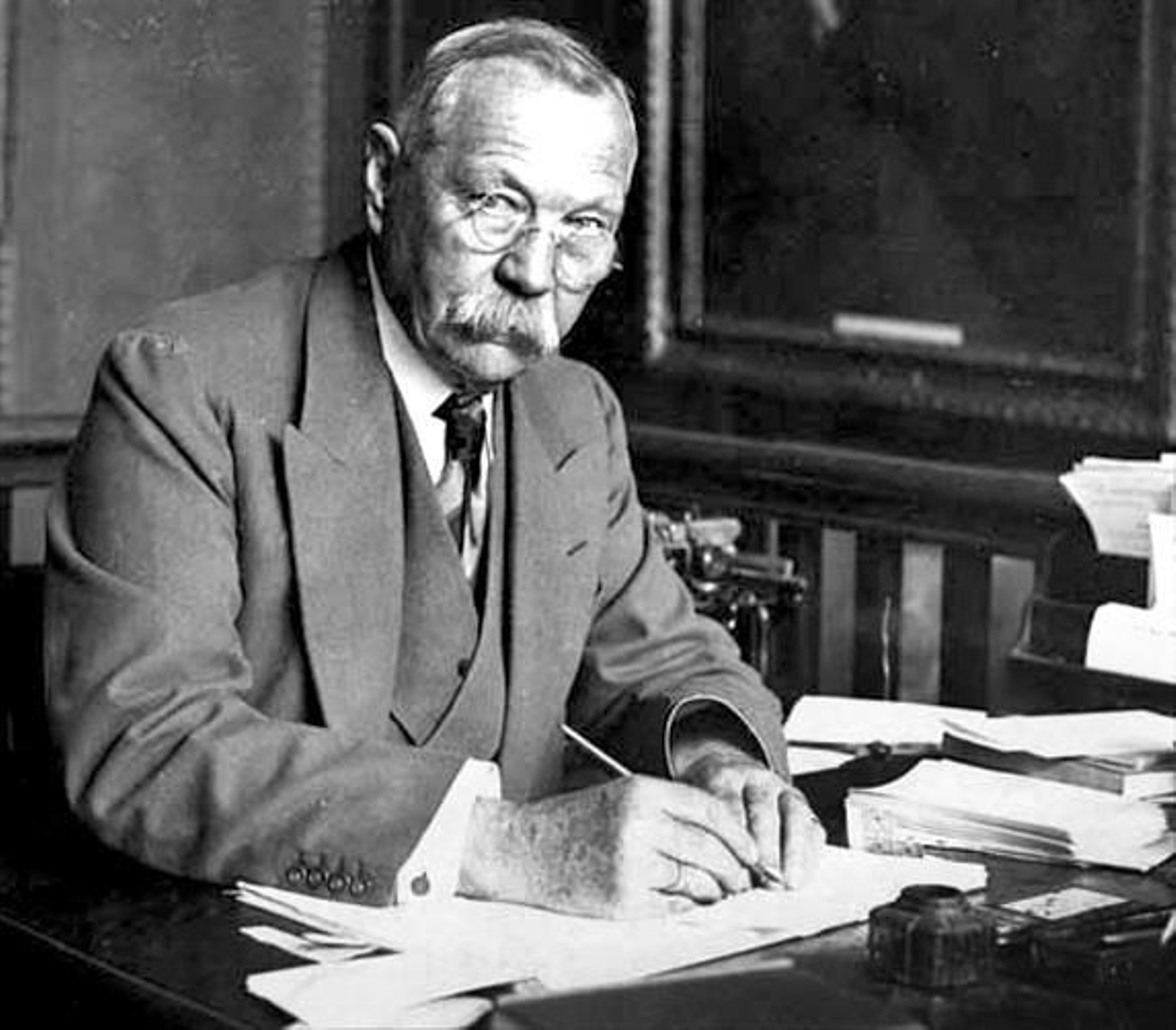 Arthur Conan Doyle.