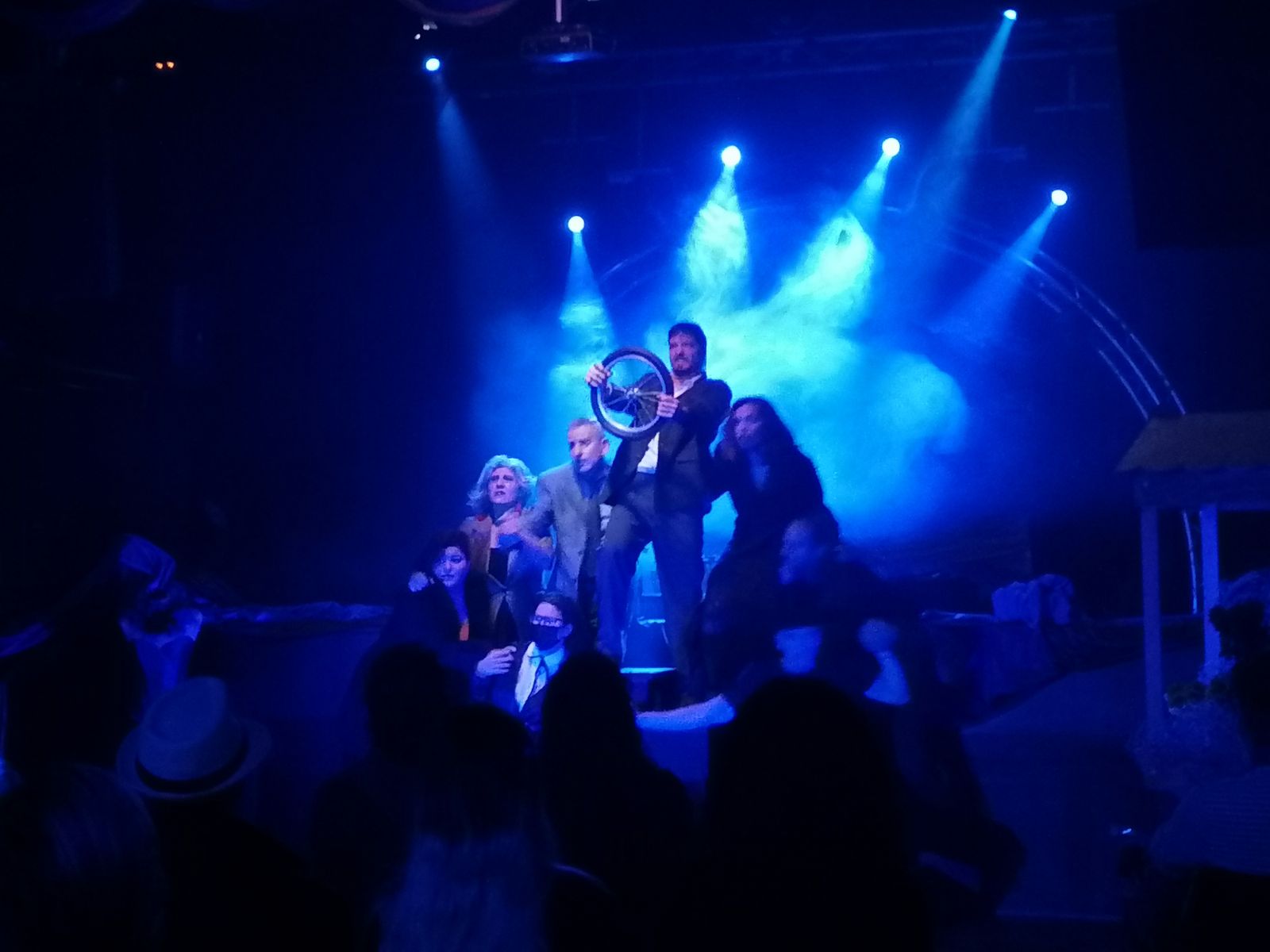 India, Japón, China y Oceanía estarán representadas y se fusionarán con la estética del cabaret.