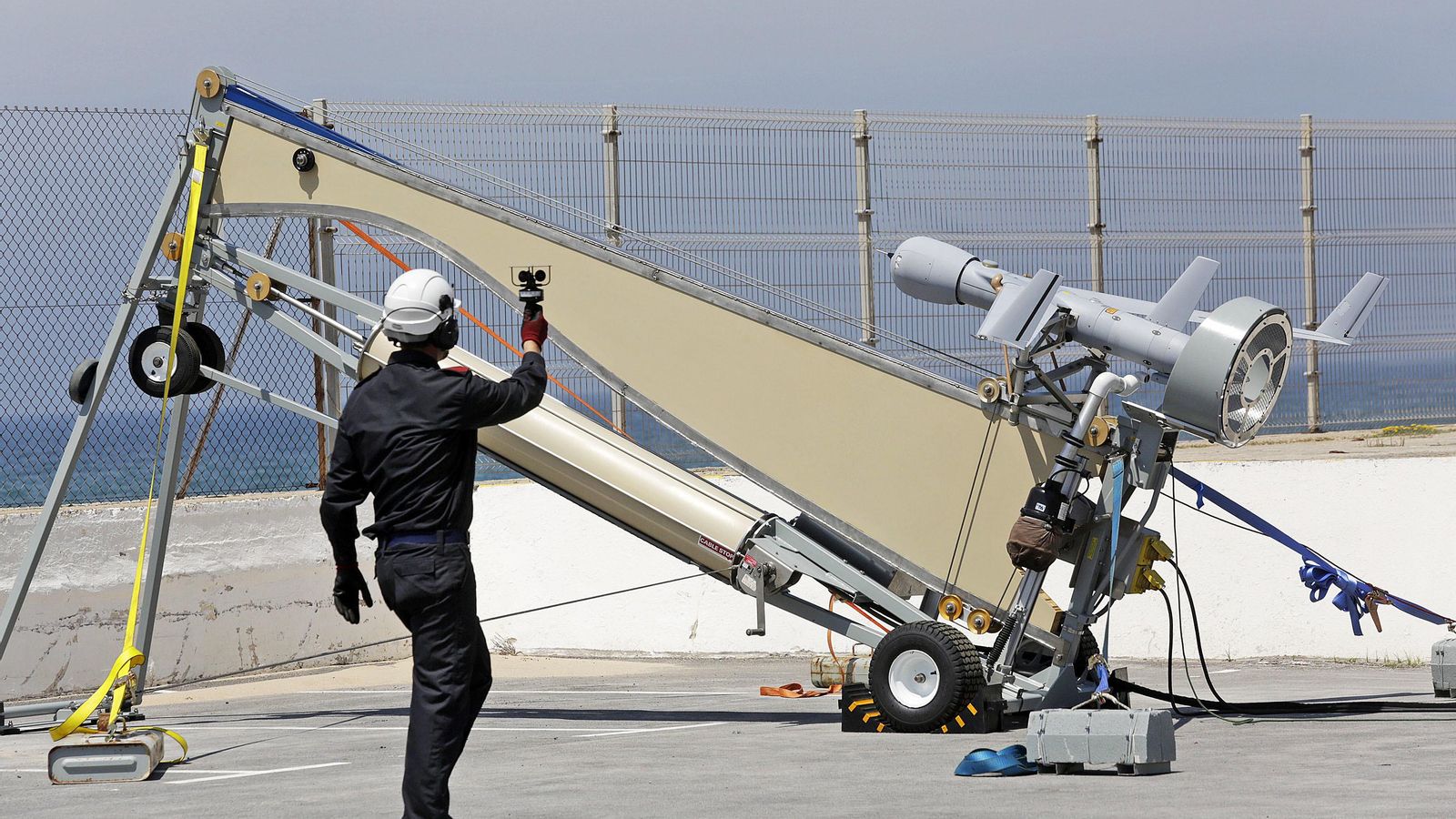 Despegue de un 'scan eagle' de la Undécima escuadrilla