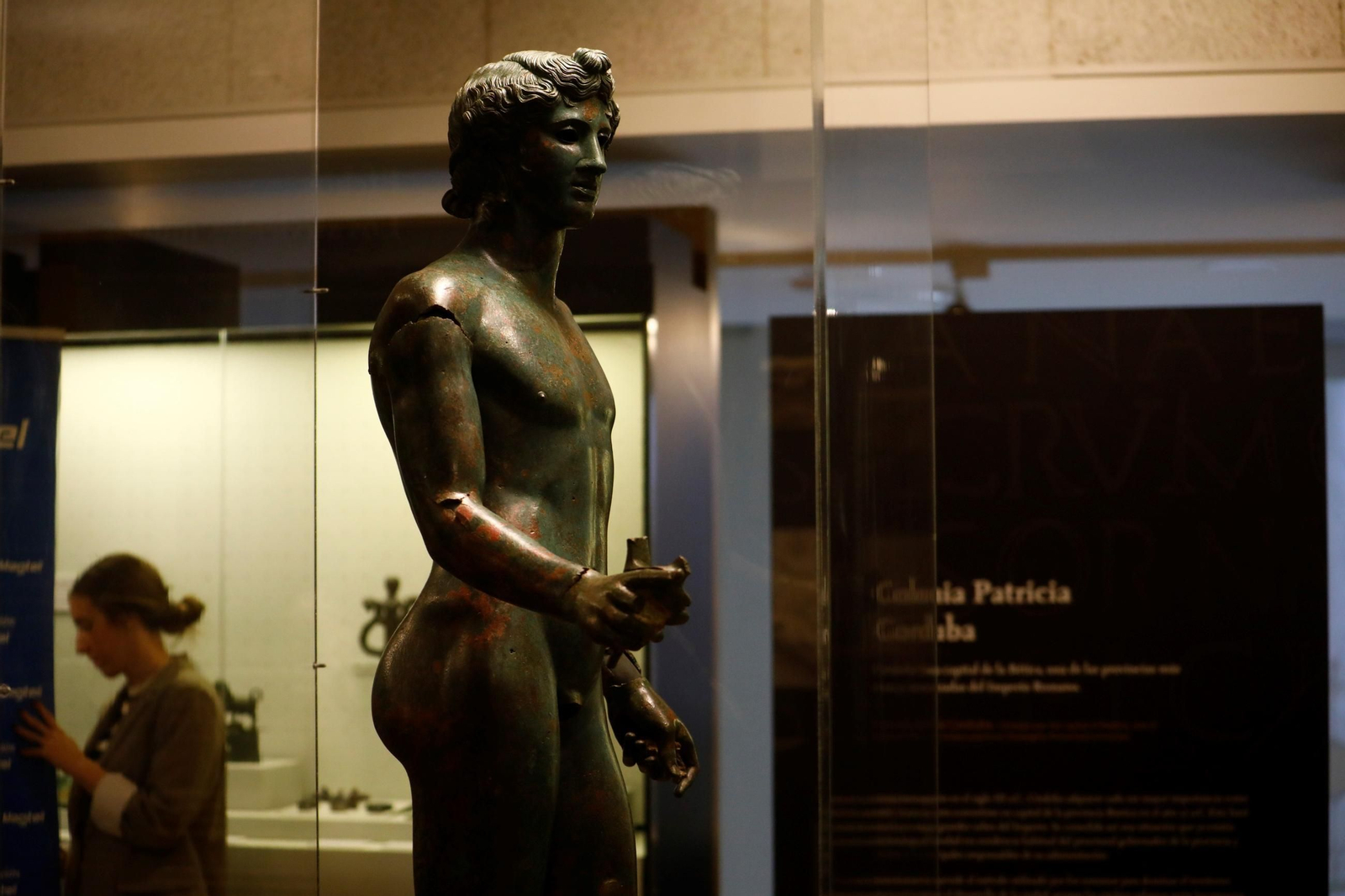 Los efebos de Pedro Abad ya lucen en el Museo Arqueológico de Córdoba, en imágenes