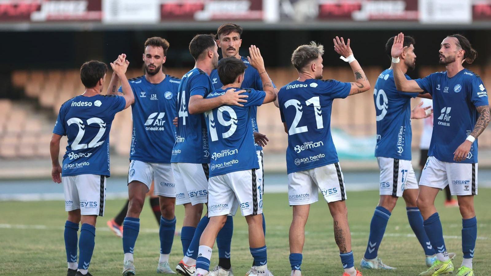 Los xerecistas celebran el tanto de Diego Iglesias.