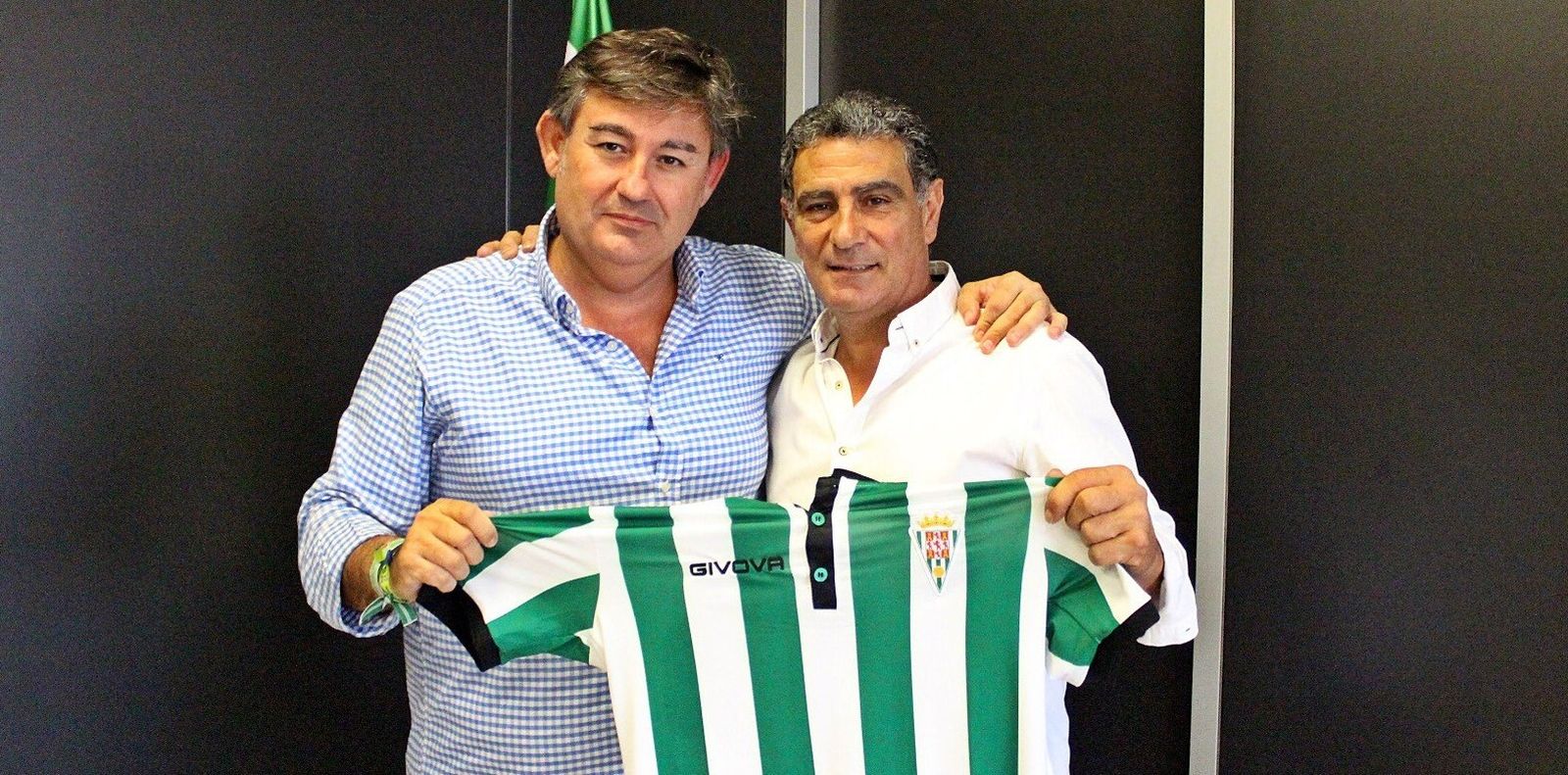 Javier González Calvo posa con Francisco Avilés 'Peque'.