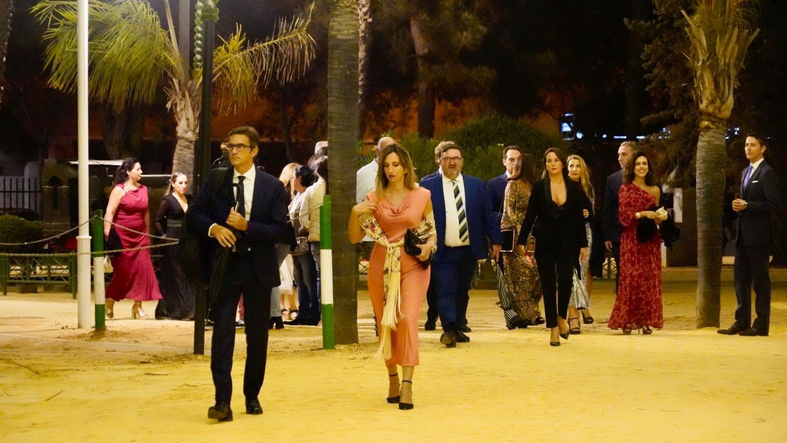 Los onubenses pasean por el recinto.