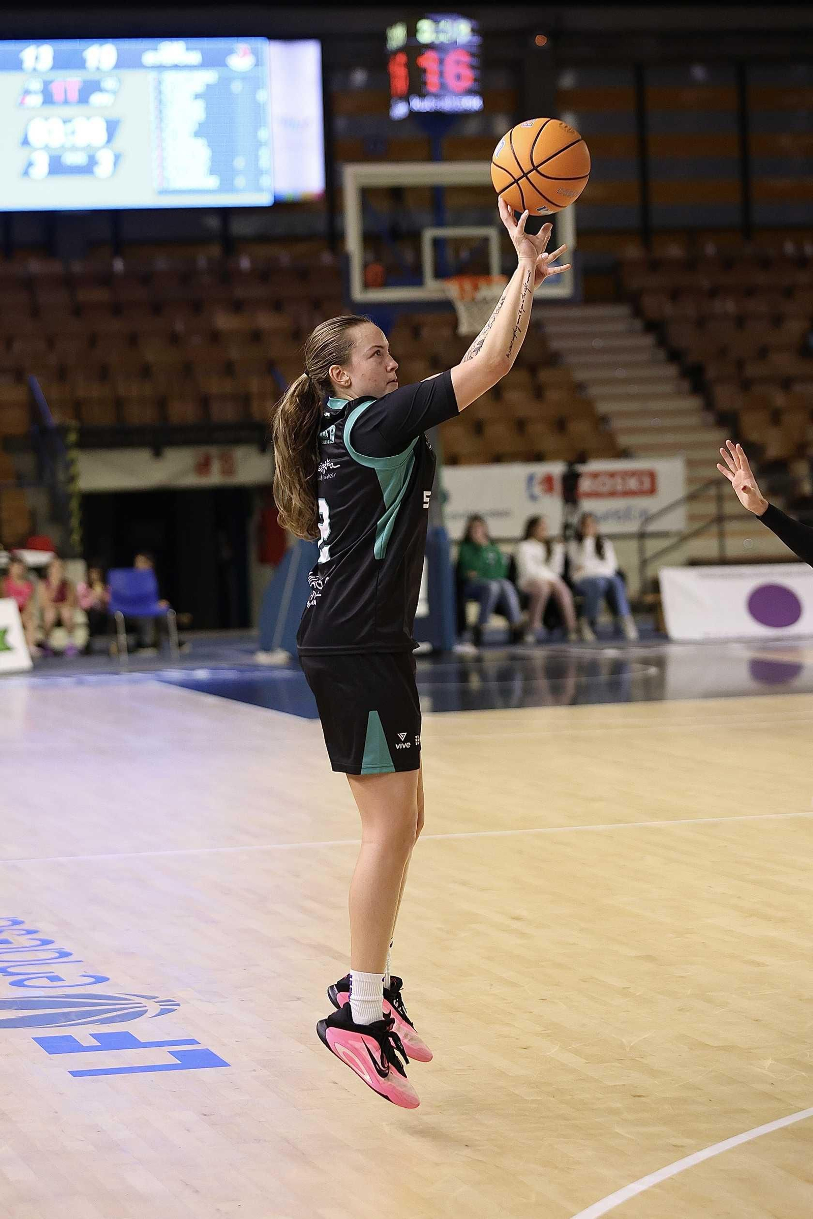 Araski-CAB Estepona: Festival del triples para ganar (71-91)