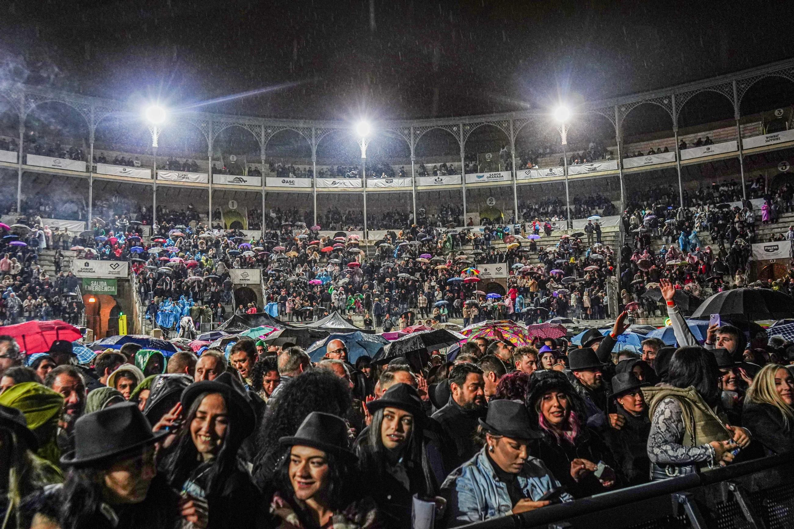 Las mejores imágenes del concierto de El Barrio en Granada