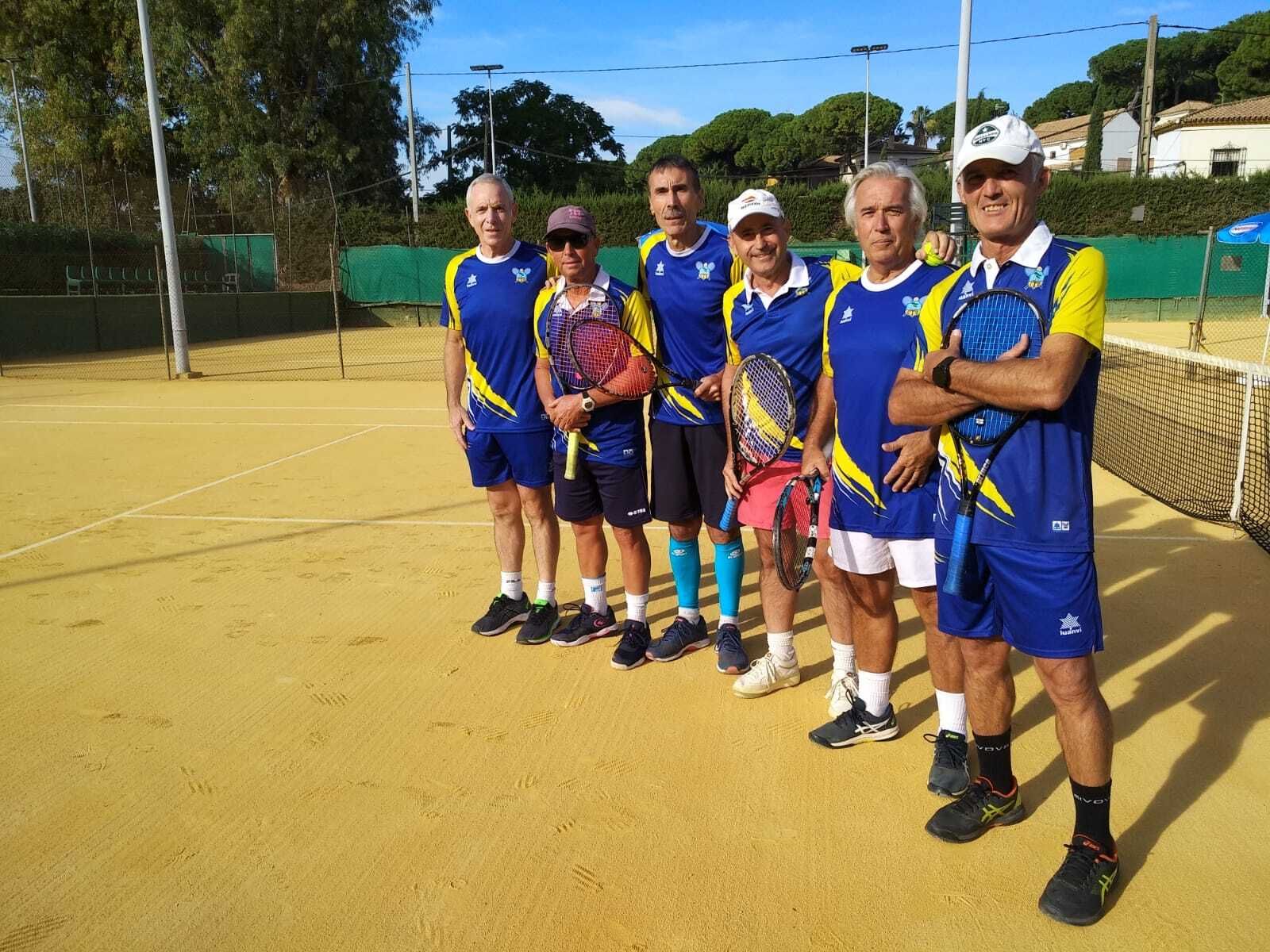 Ramón Romero Abad, segundo por la derecha, junto al resto de compañeros del CT Oromana.