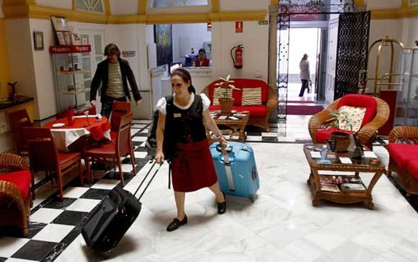 Hall de entrada del Hotel Las Cortes, en el centro histórico de la capital. /Lourdes de Vicente