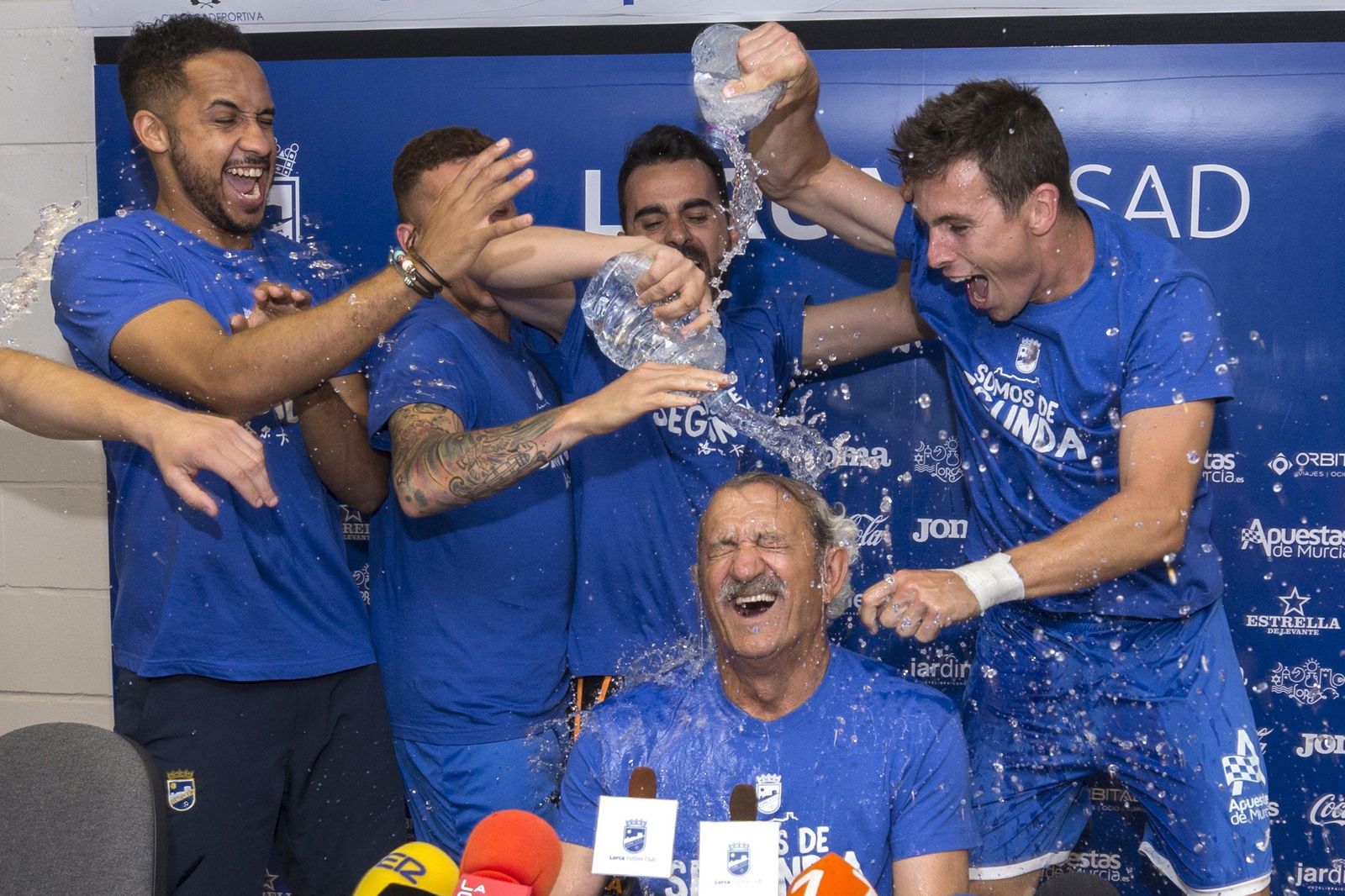 Vidal celebra el ascenso.