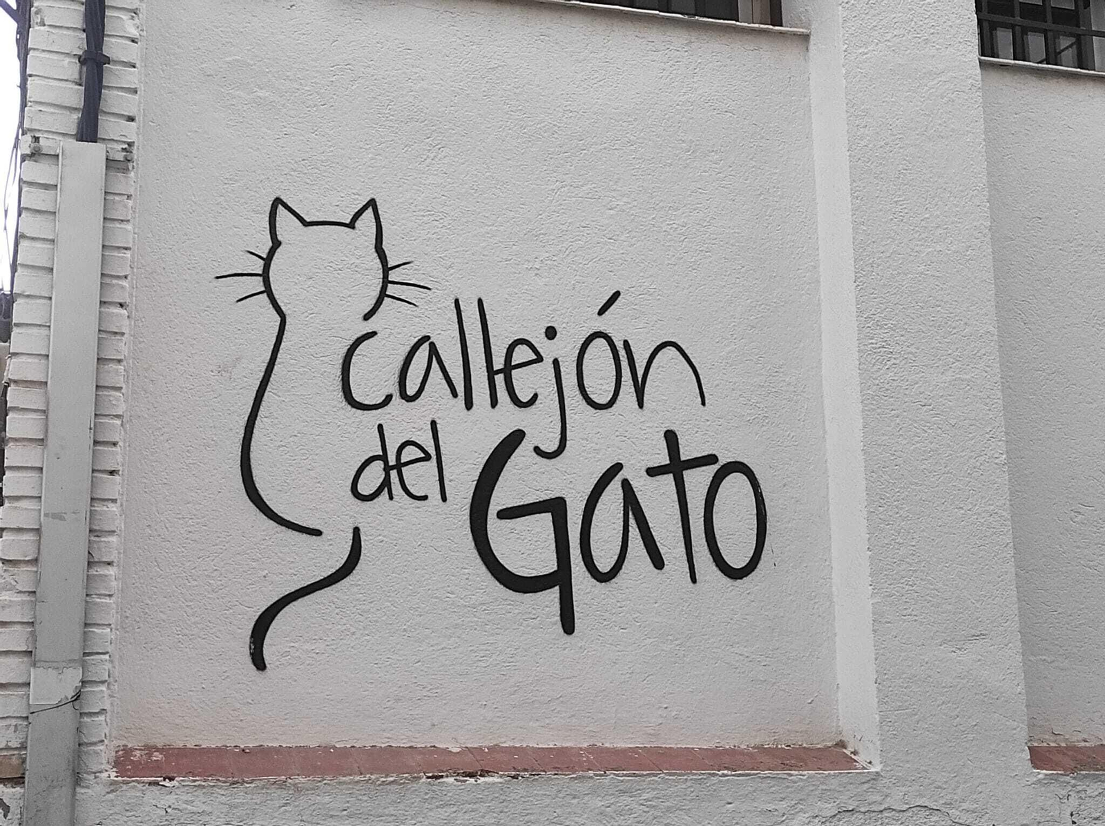 Entre calles y empedrados llegamos al Callejón del Gato.