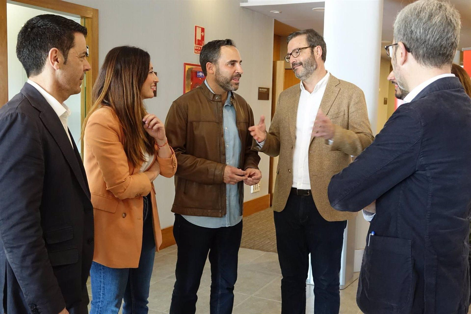 El candidato socialista a la Alcaldía de Málaga, Daniel Pérez, junto al alcalde de Palma, José Hila.
