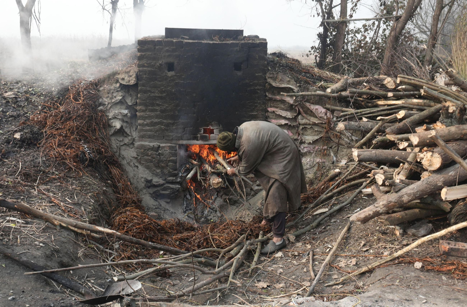 Una tradición ancestral en imágenes: La artesanía de mimbre de sauce de Cachemira