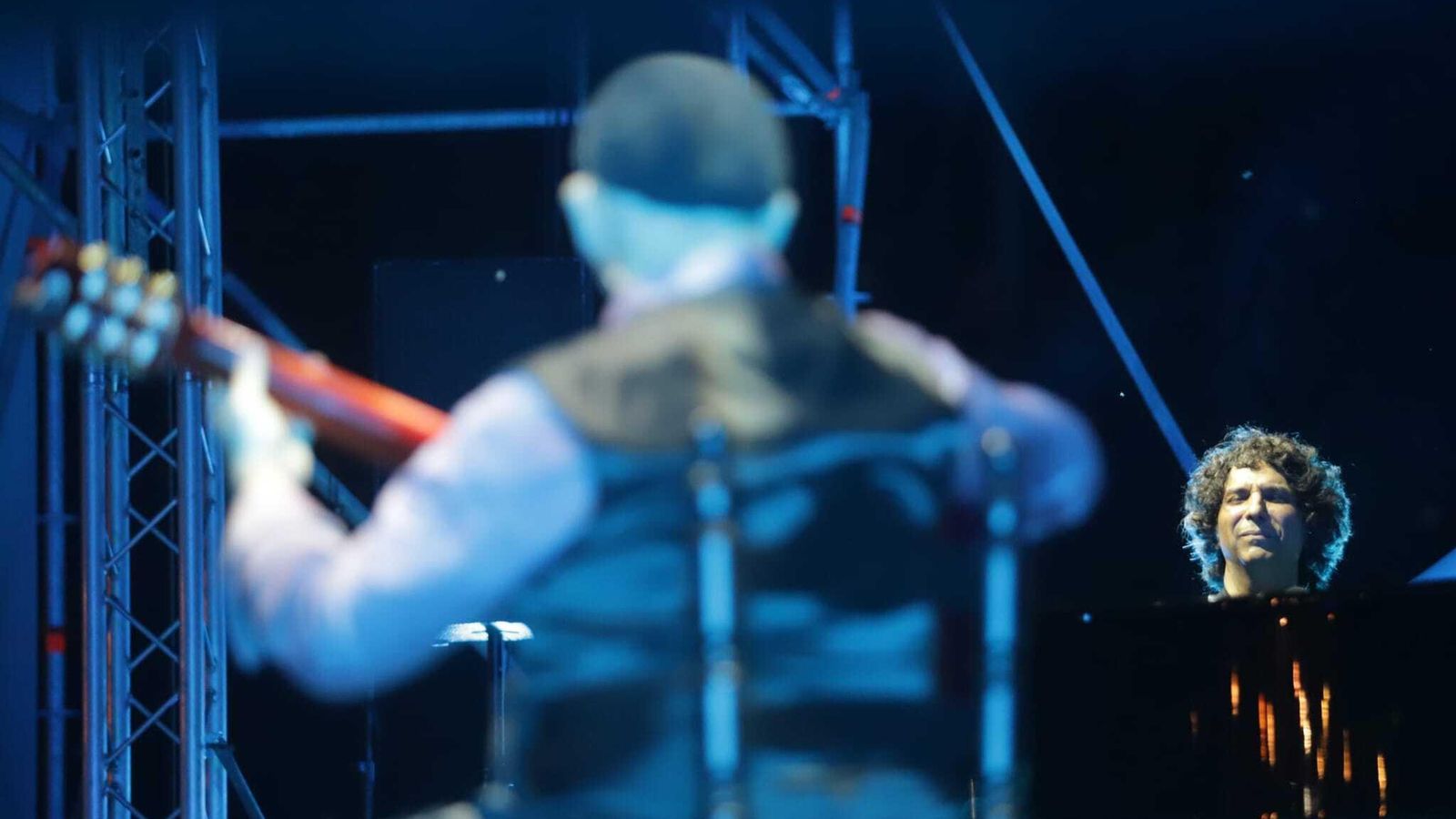 Bandera y Amador en uno de sus constantes diálogos entre piano y guitarra