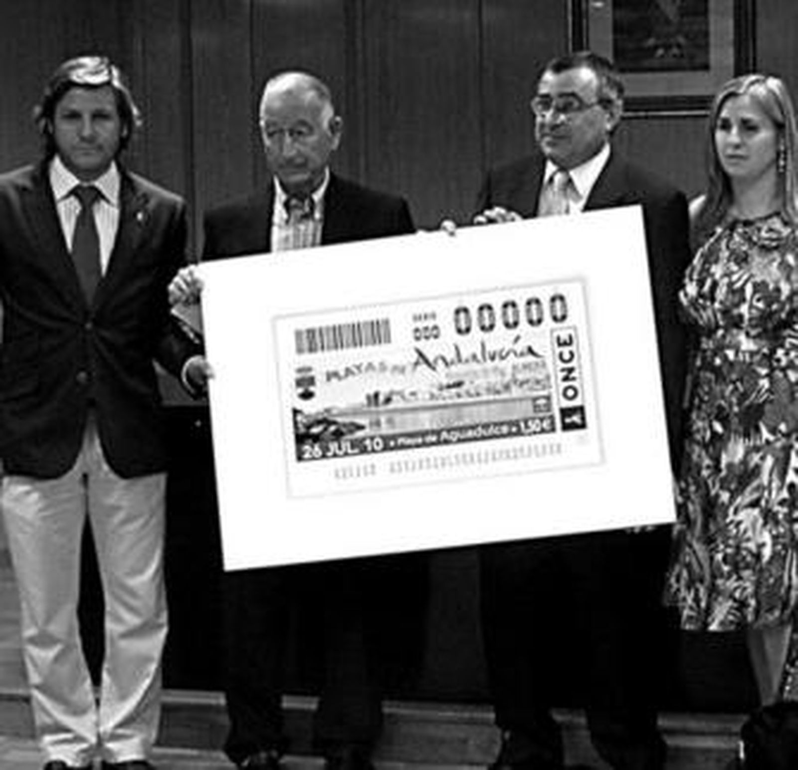 Urbanismo niega que la gasolinera del Palacio de Congresos sea peligrosa