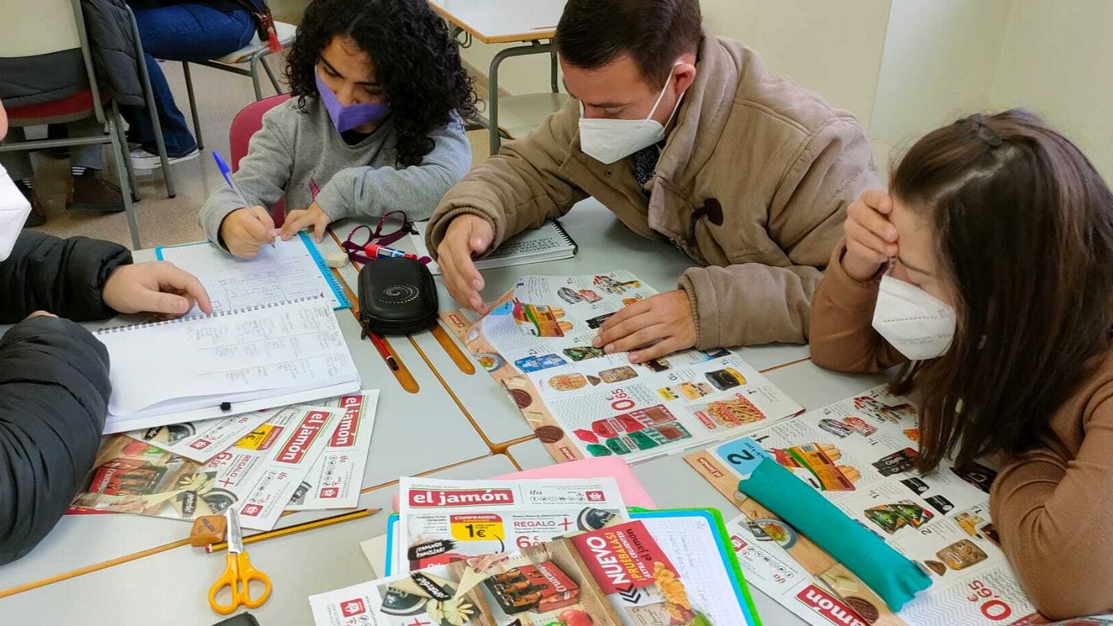 Durante una de las clases para aprender a elaborar un presupuesto.