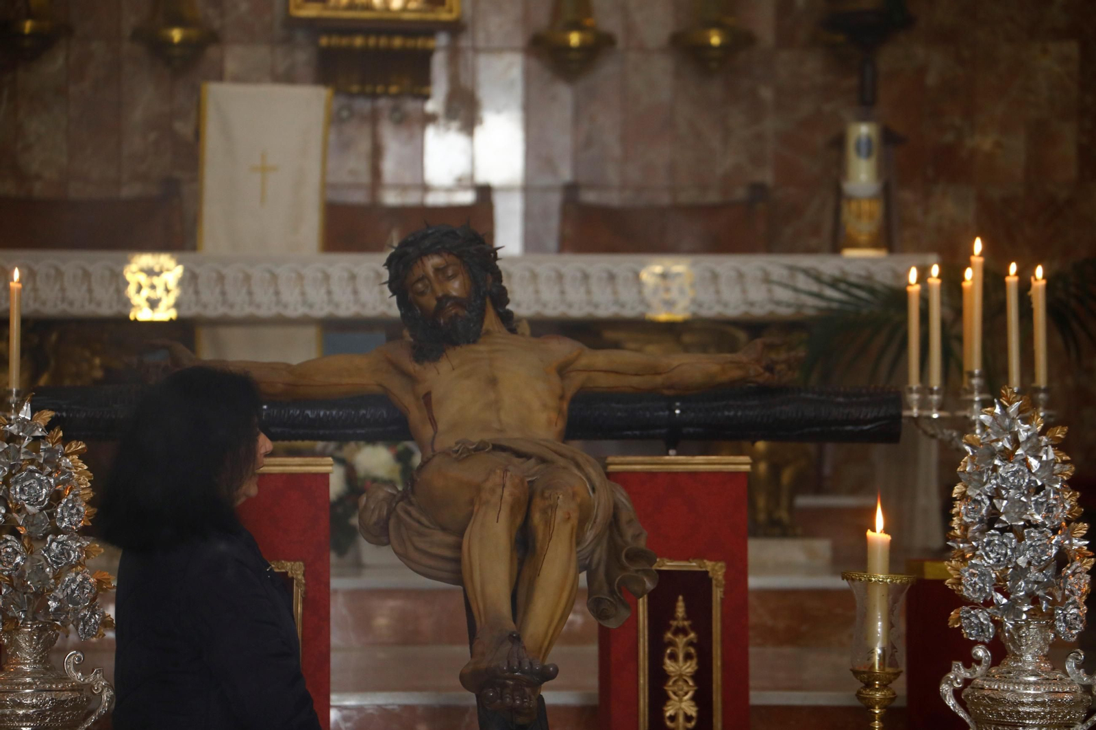 Las mejores fotos del besapiés al Cristo de la Confianza de Córdoba