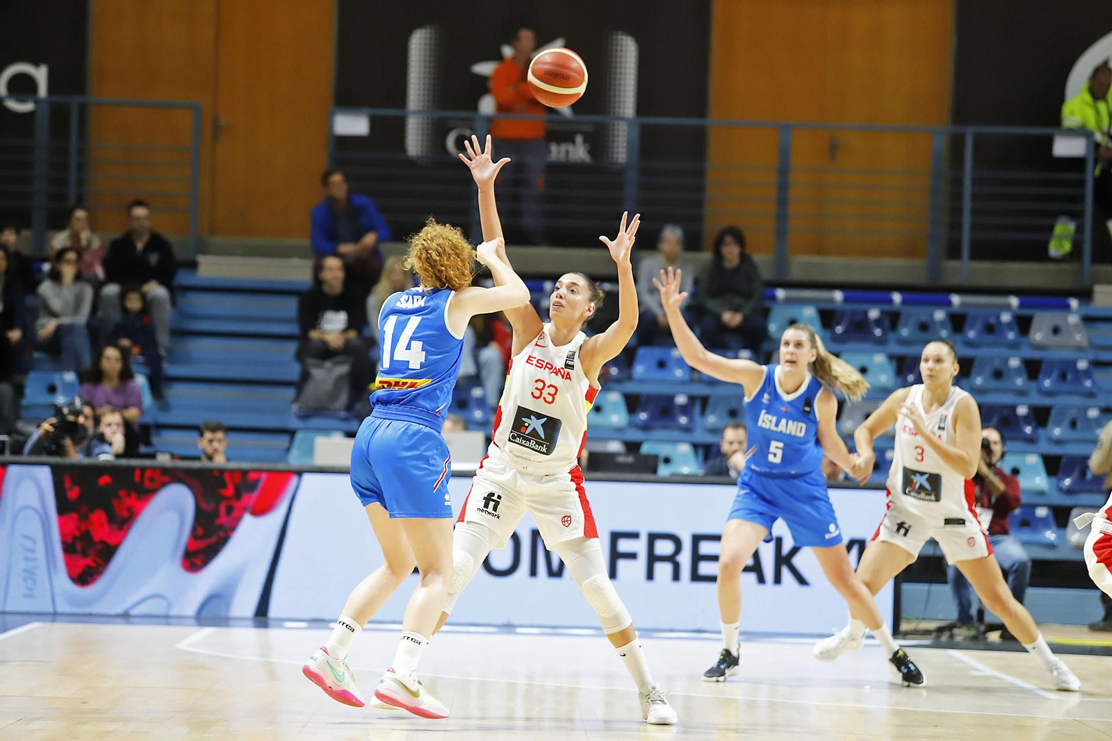 Imágenes del partido de la Selección Española femenina de baloncesto contra Islandia en Huelva