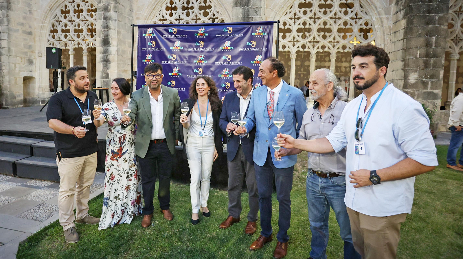 Éxito de 'Entrevinos tintos y blancos' en los Claustros de Jerez