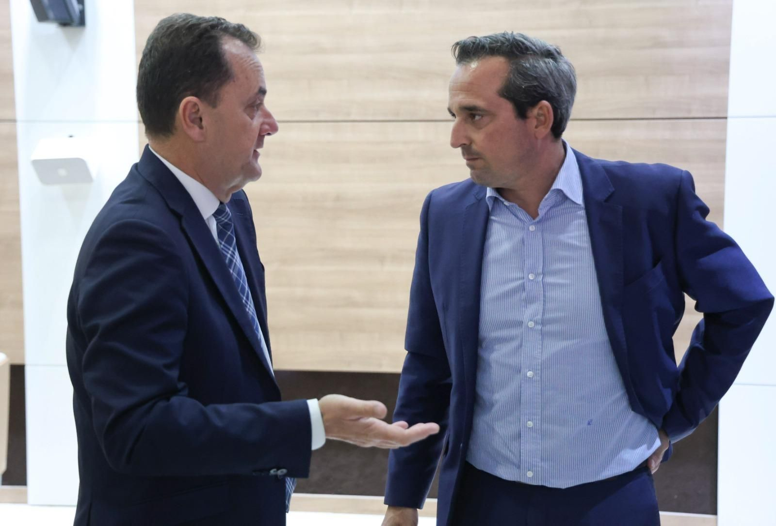 La plana mayor del Málaga CF, en la presentación del libro de Ismael Díaz