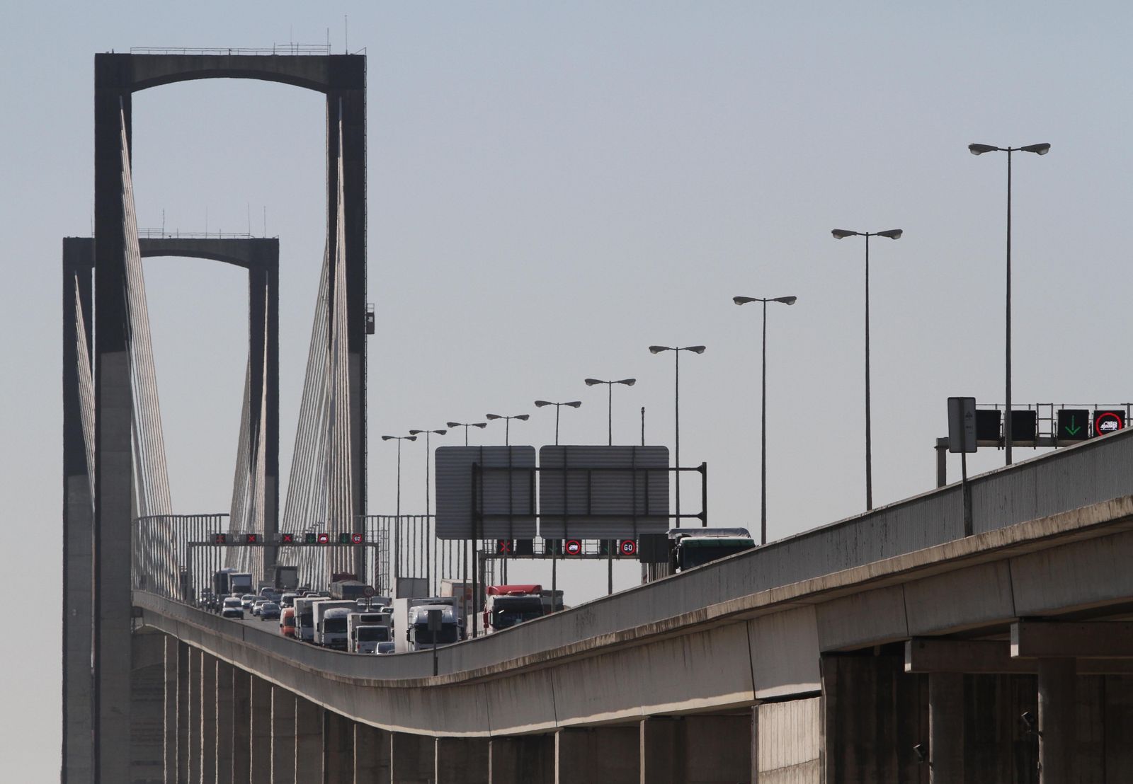 Retenciones en el Puente del Centenario