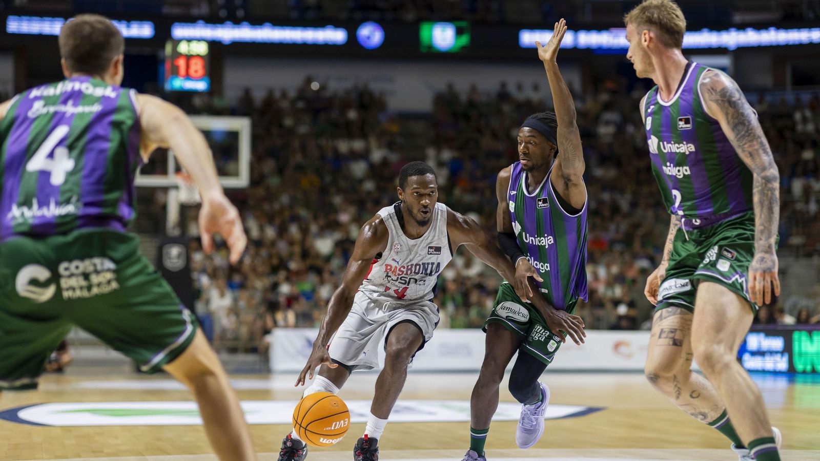 El Unicaja - Baskonia, en fotos