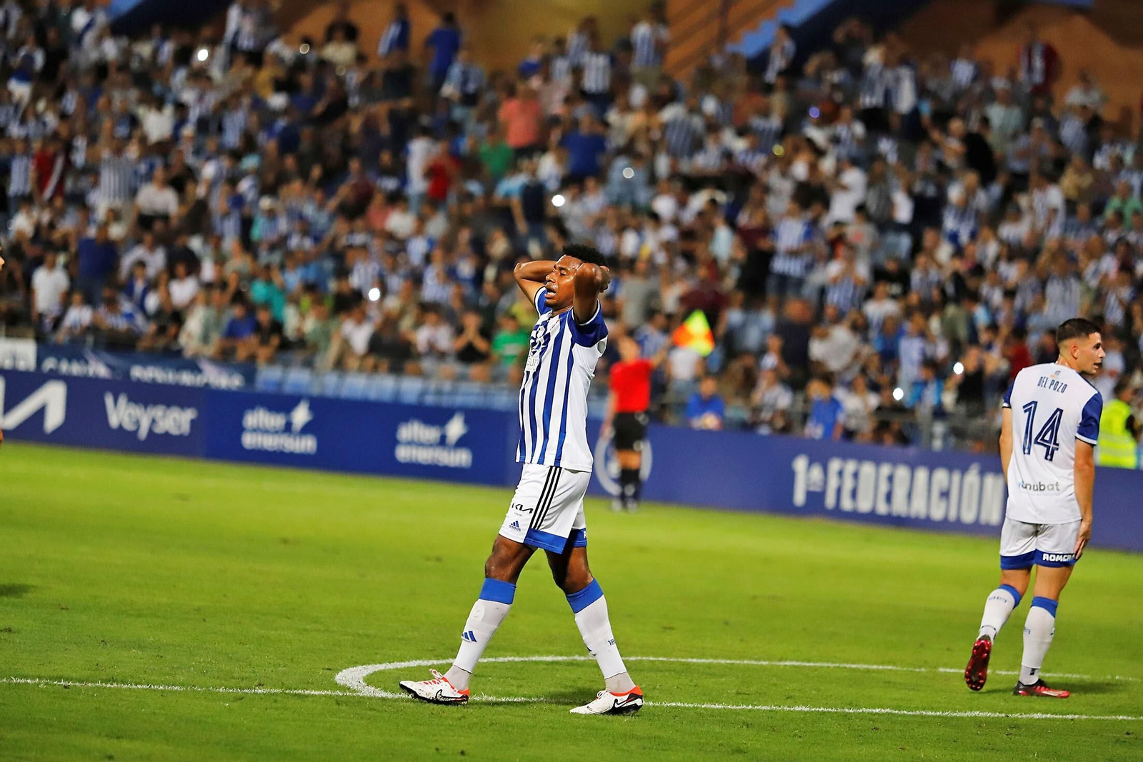 Josiel Núñez se lamenta por una ocasión en el partido ante el Málaga.