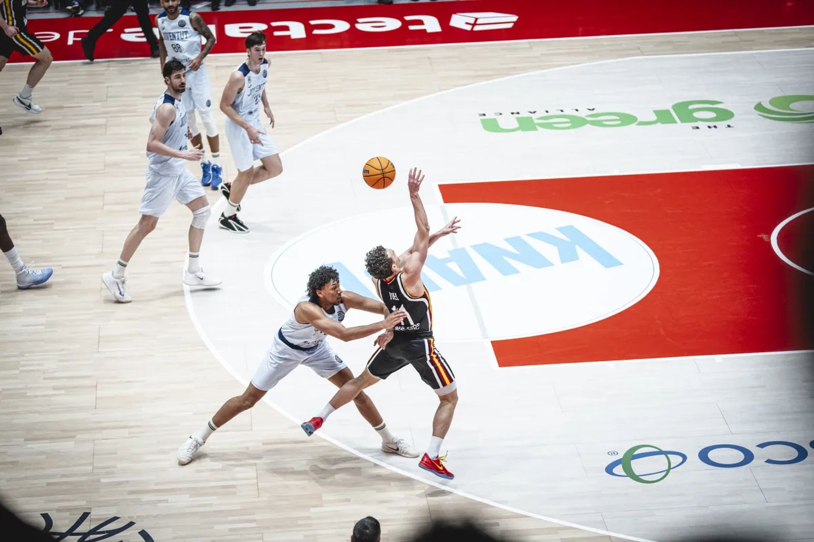 BCL: El Joventut marca el paso y el Unicaja le sigue